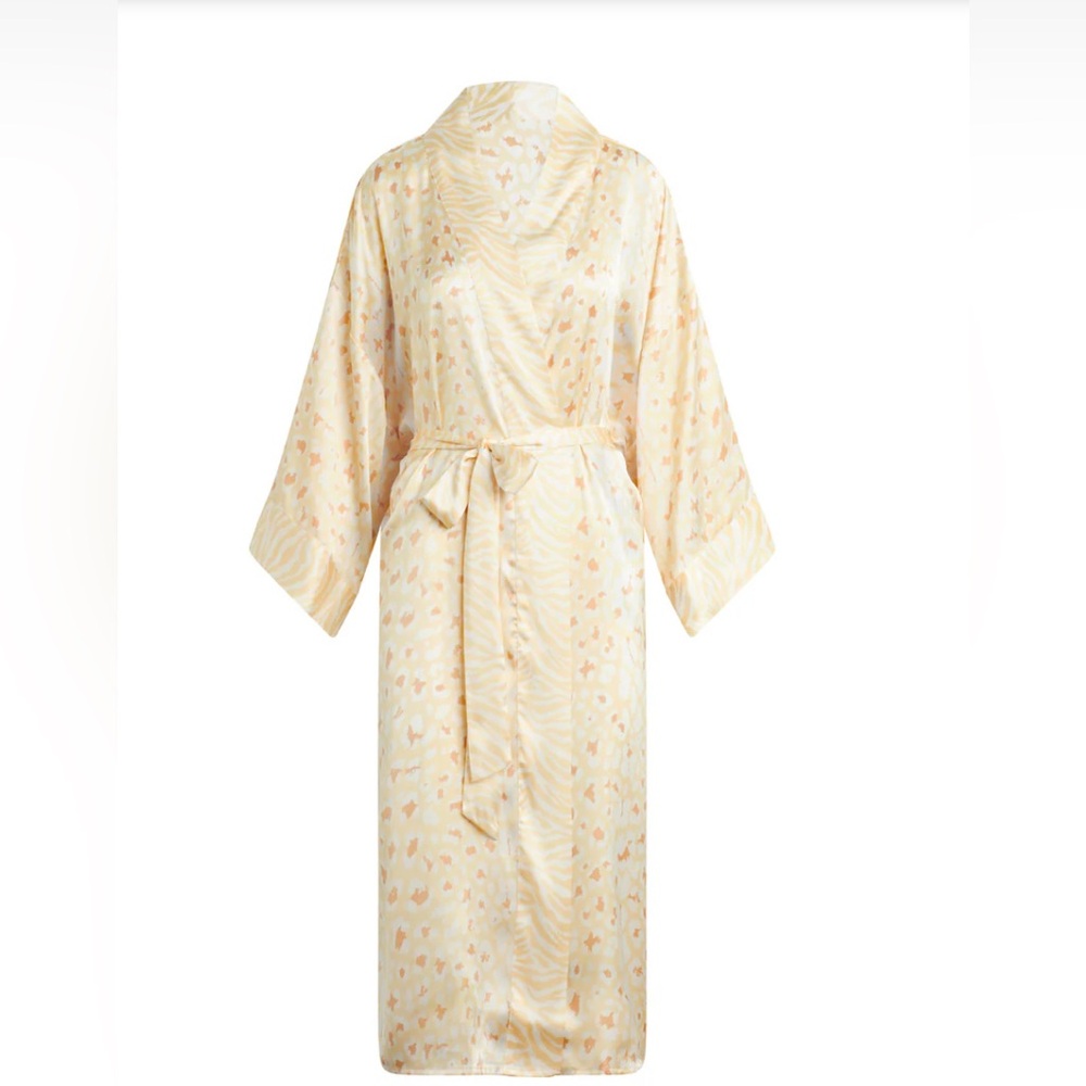 ✨SHOW ME YOUR MUMU Harlow Silky Robe - Animal Print O/S